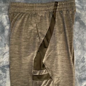 TEK GEAR / Basketball / Athletic Shorts / Boys Medium (10-12)